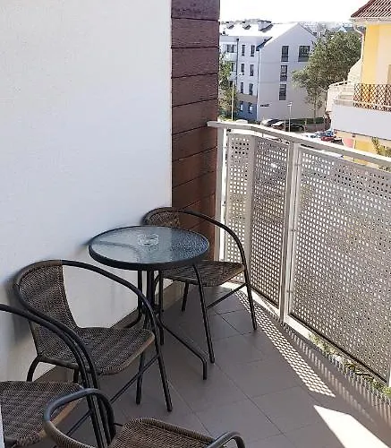 Mlynarska Apartment *